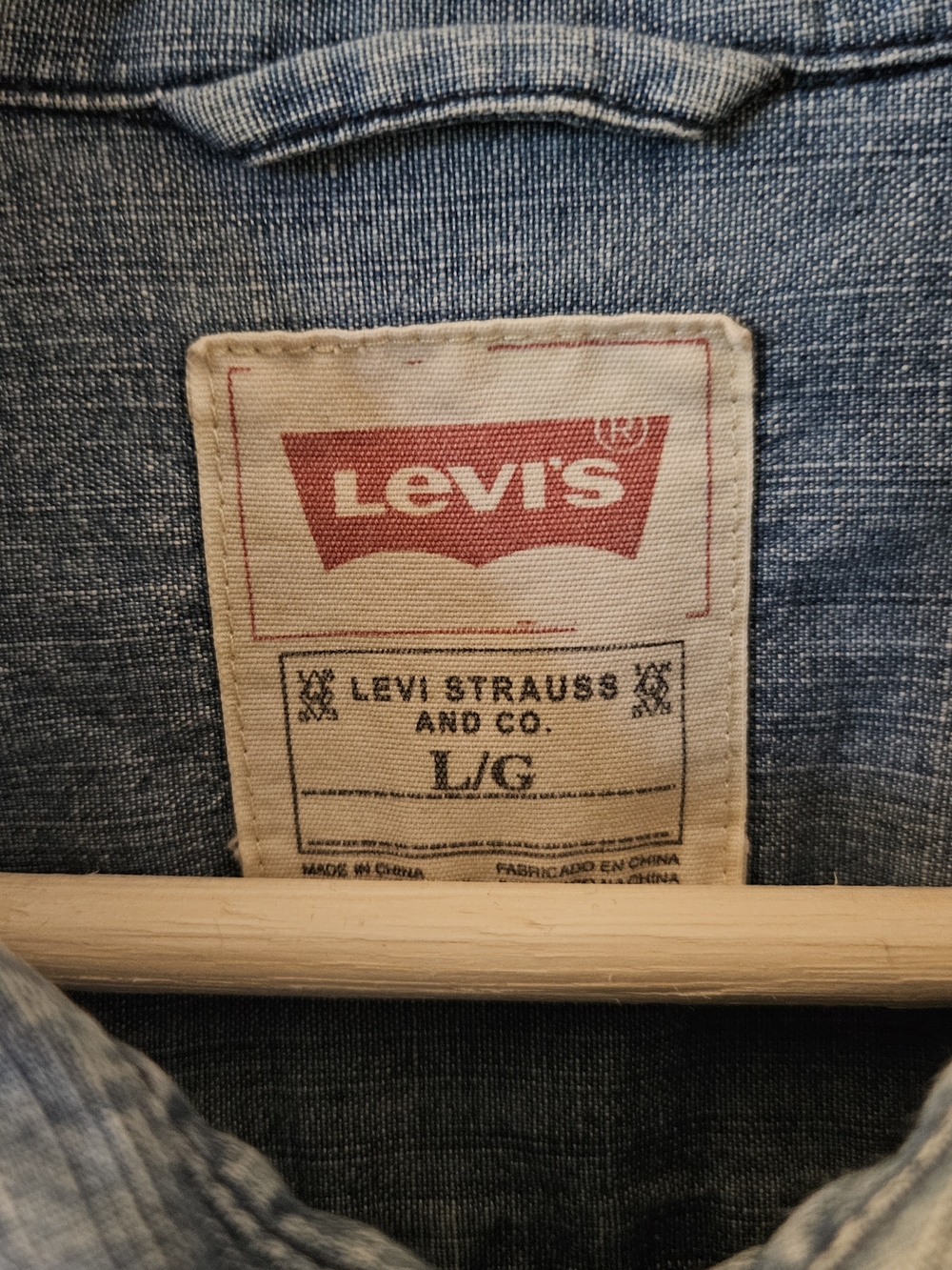 Levi's Light Wash Denim Button-Up Shirt sz L - Picture 5 of 11